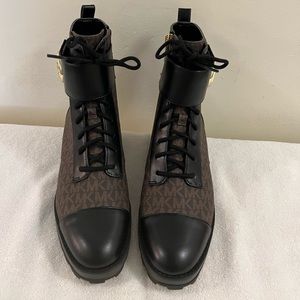 Misses new ankle boots